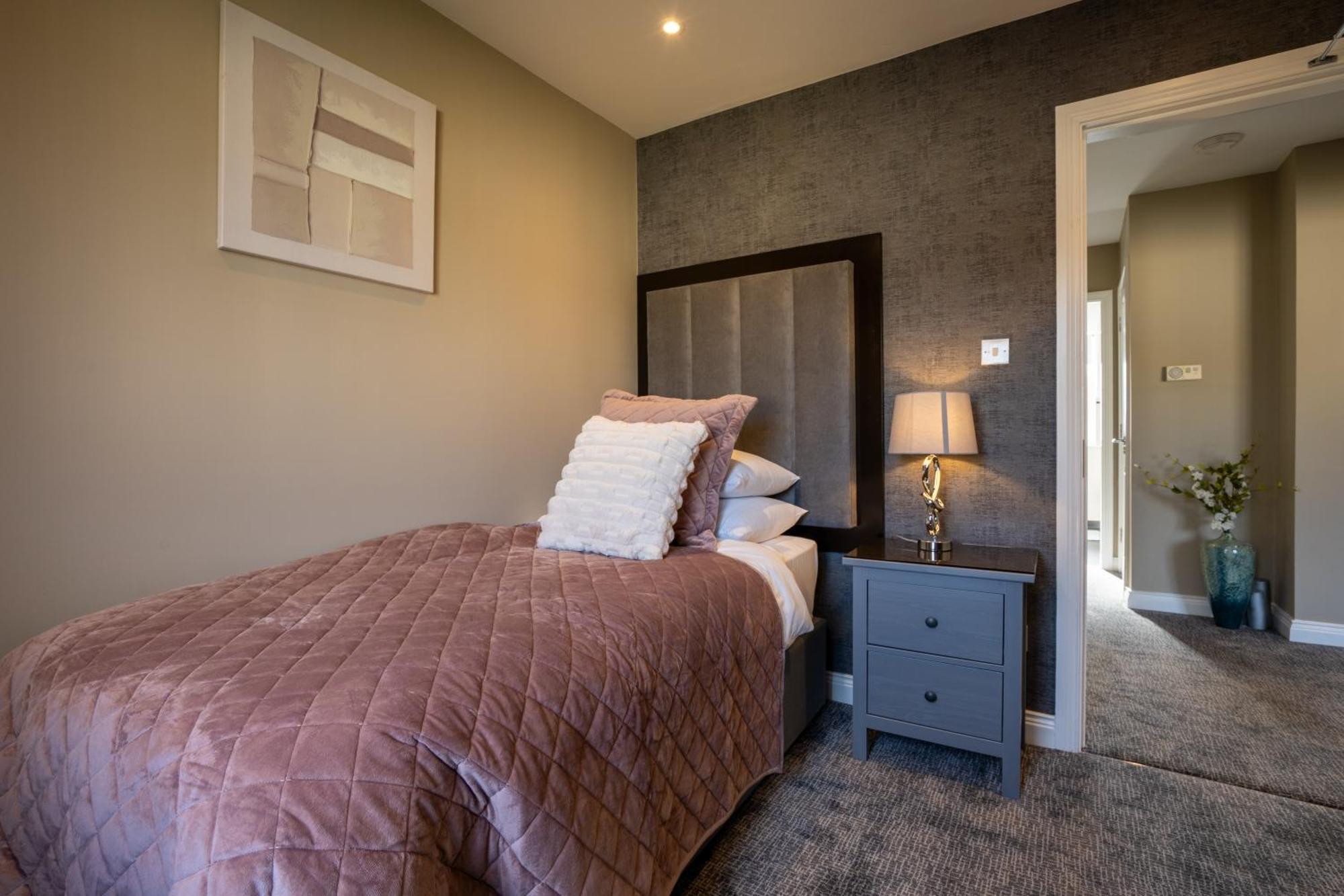 קיל איירן Muckross Luxury Residences מראה חיצוני תמונה